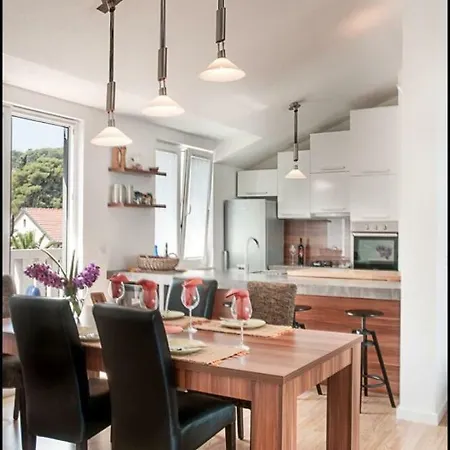 Apartment Penthouse Ana Sutivan