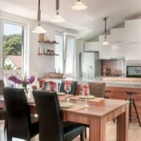 Apartment Penthouse Ana Sutivan