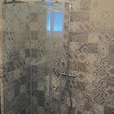 Penthouse Ana Sutivan